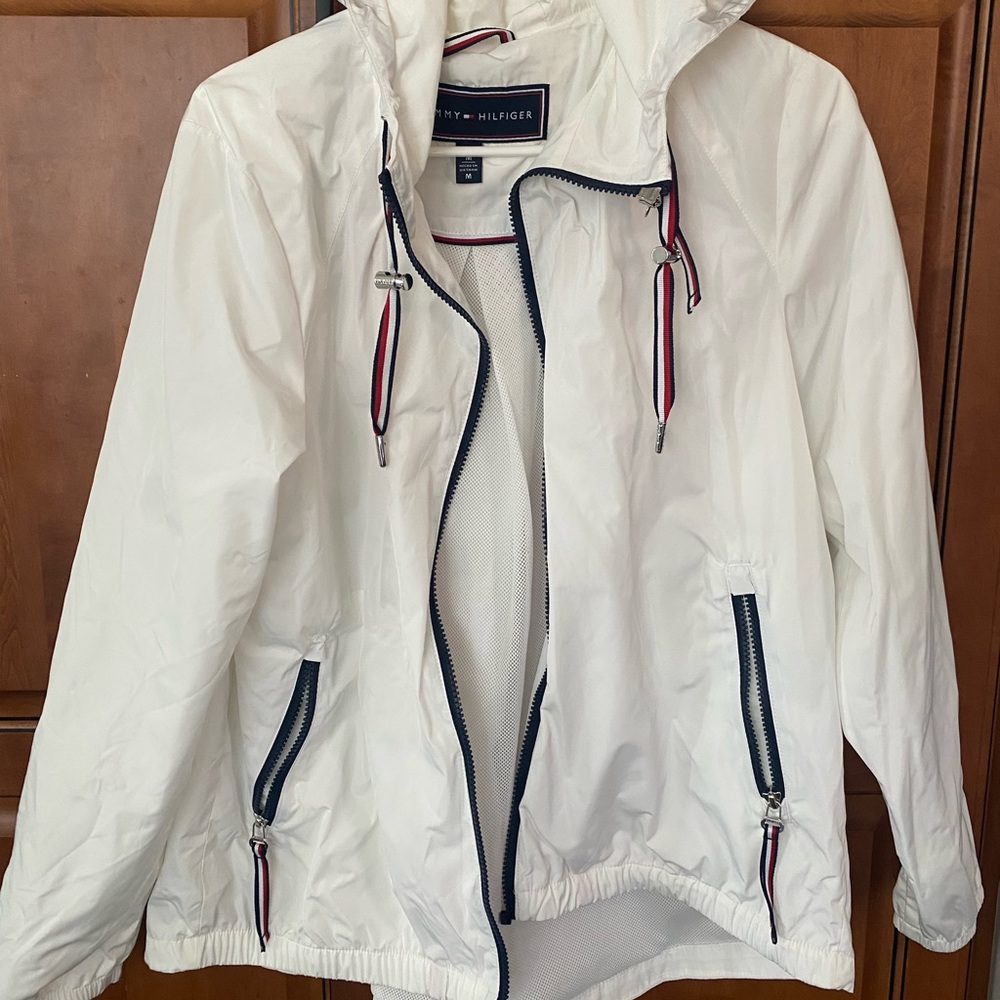 Tommy Hilfiger Raincoat/Windbreaker. EUC, size M.